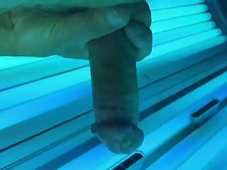 a little pussy play on the sunbed porn tube video
