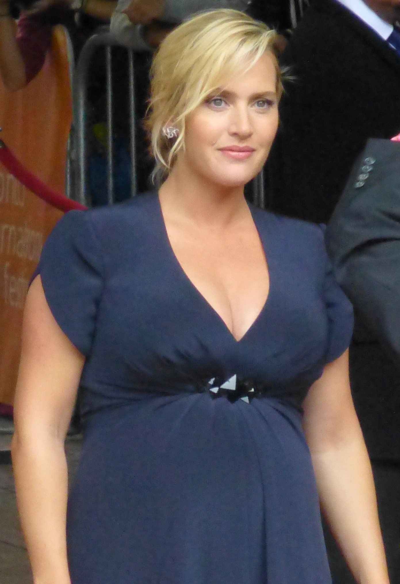 a pregnant kate winslet poses for the camera