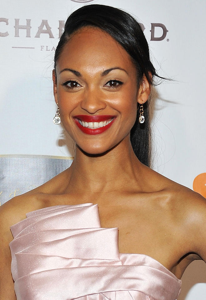 arrow exclusive spartacus alum tapped to play amanda waller