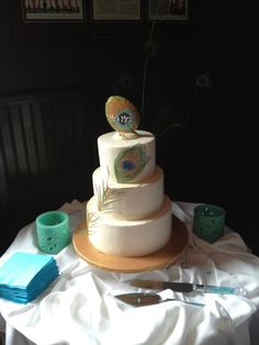 beautiful and classy peacock wedding cake
