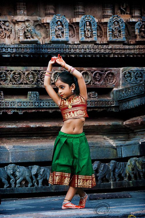 beautiful photos of india dancing krishna and bollywood 1