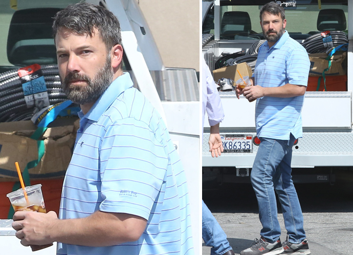 ben affleck makes a statement taking off his wedding ring