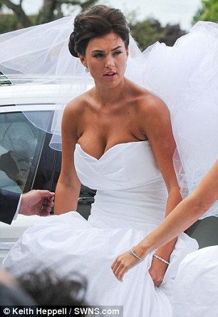 blushing bride kirsty looked incredible in her strapless gown