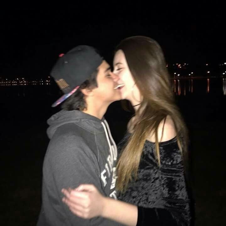cute couple kissing how to keep a relationship strong for teen couples