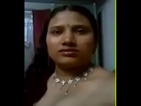 desi horny bhabhi showing her chut mms