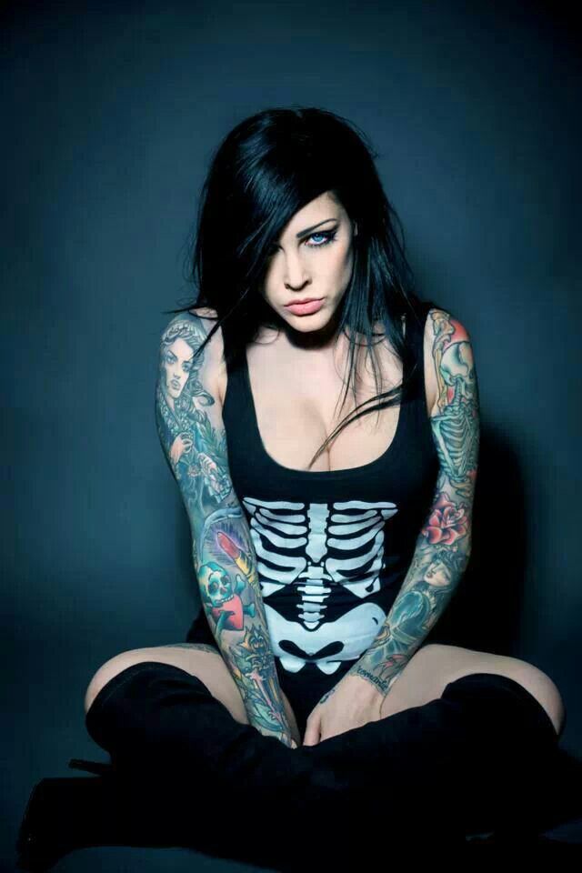 fantastic shot of tattooed model chelsey mac photo jenna stasiuk