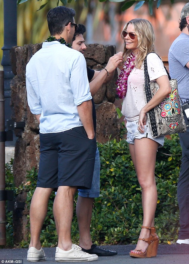 filming in hawaii singer leann rimes is wired for sound as she and husband eddie