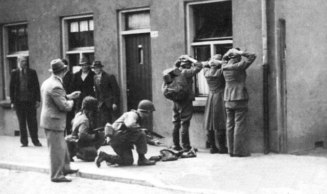 german troops captured the american soldiers of the airbourne division in eindhoven 1