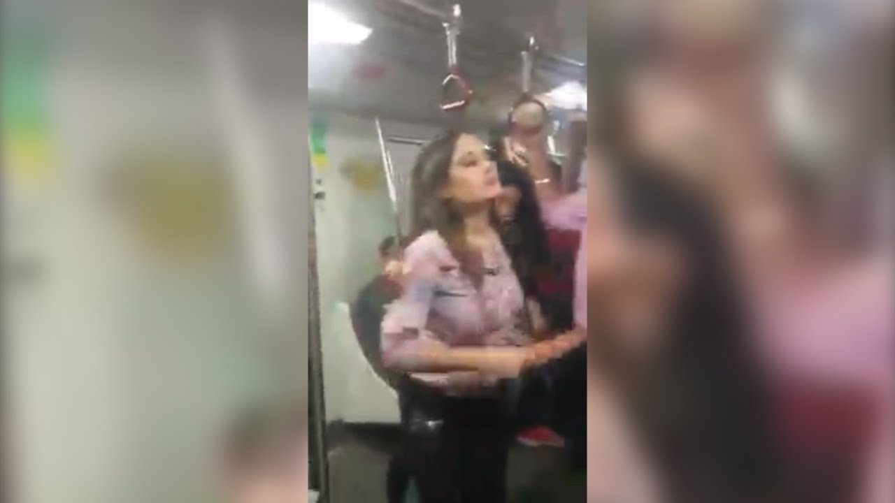 girls create drama inside delhi metro watch video oneindia news youtube