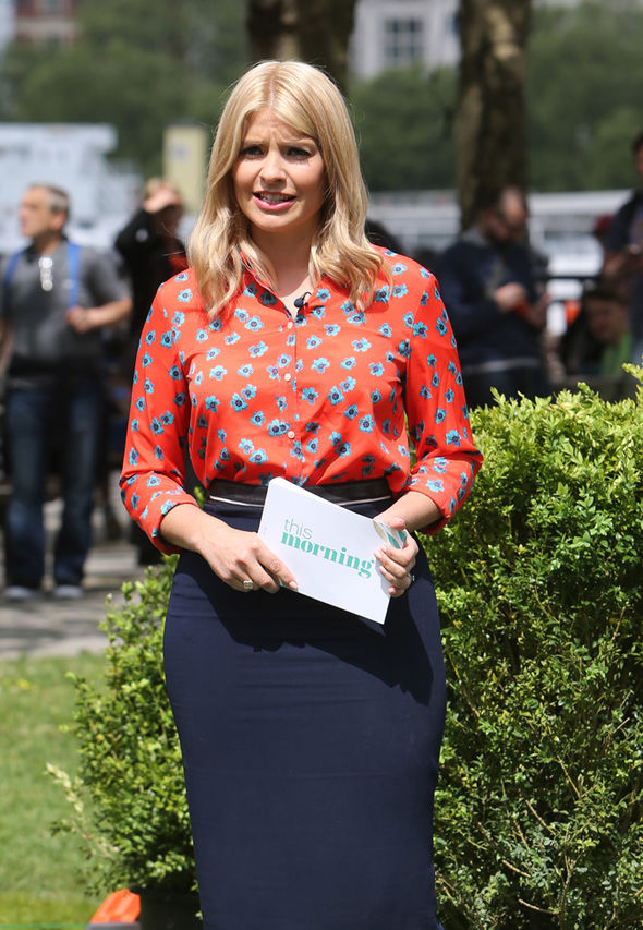 holly willoughby flaunts shapely derriere as she hosts this 1