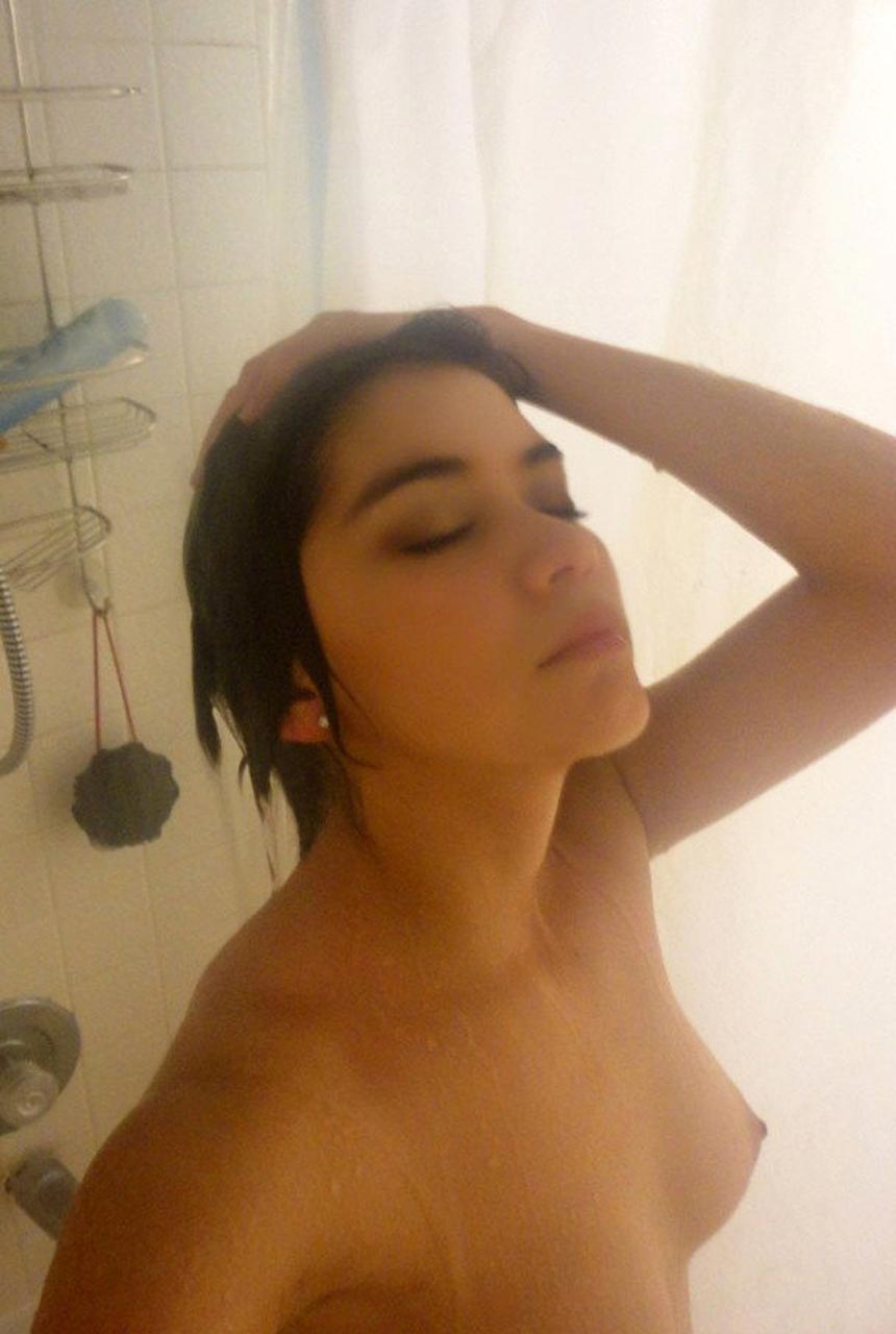 hyland nude sarah hyland new leaked nude u topless photos in bathtub