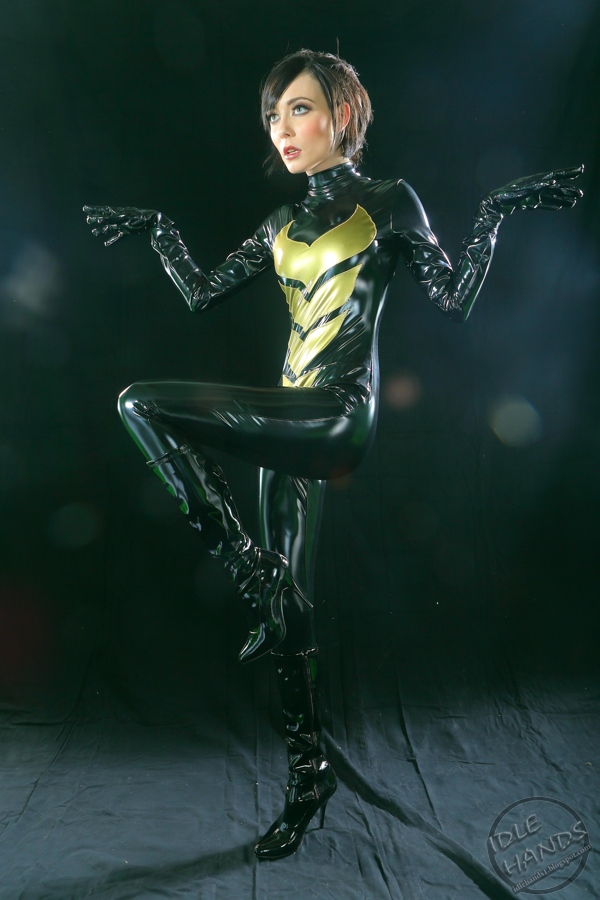 i feel bad about that last picture i feel like they told her theyd photoshop her wasp wings in and then just said 5