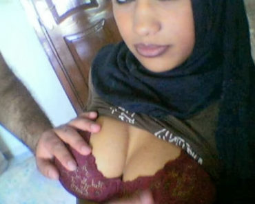 indian muslim randi boob getting squeezed her boyfriend selfshot leaked 1