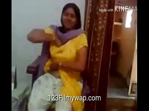 indian school teacher showing boobs to school student 1
