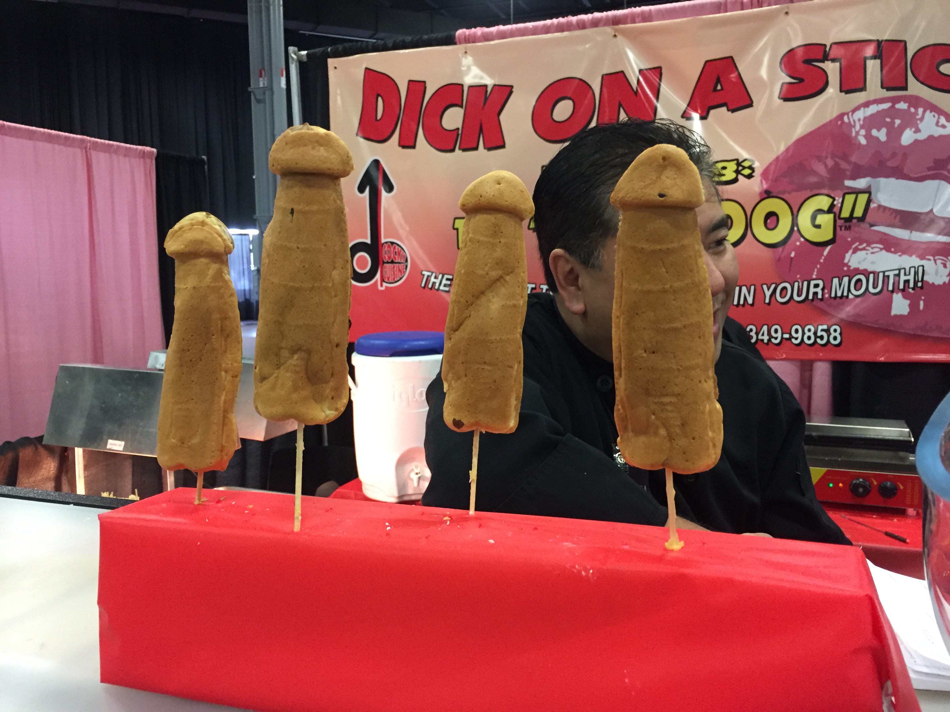 inside exxxotica a convention for the last people who pay for porn 9