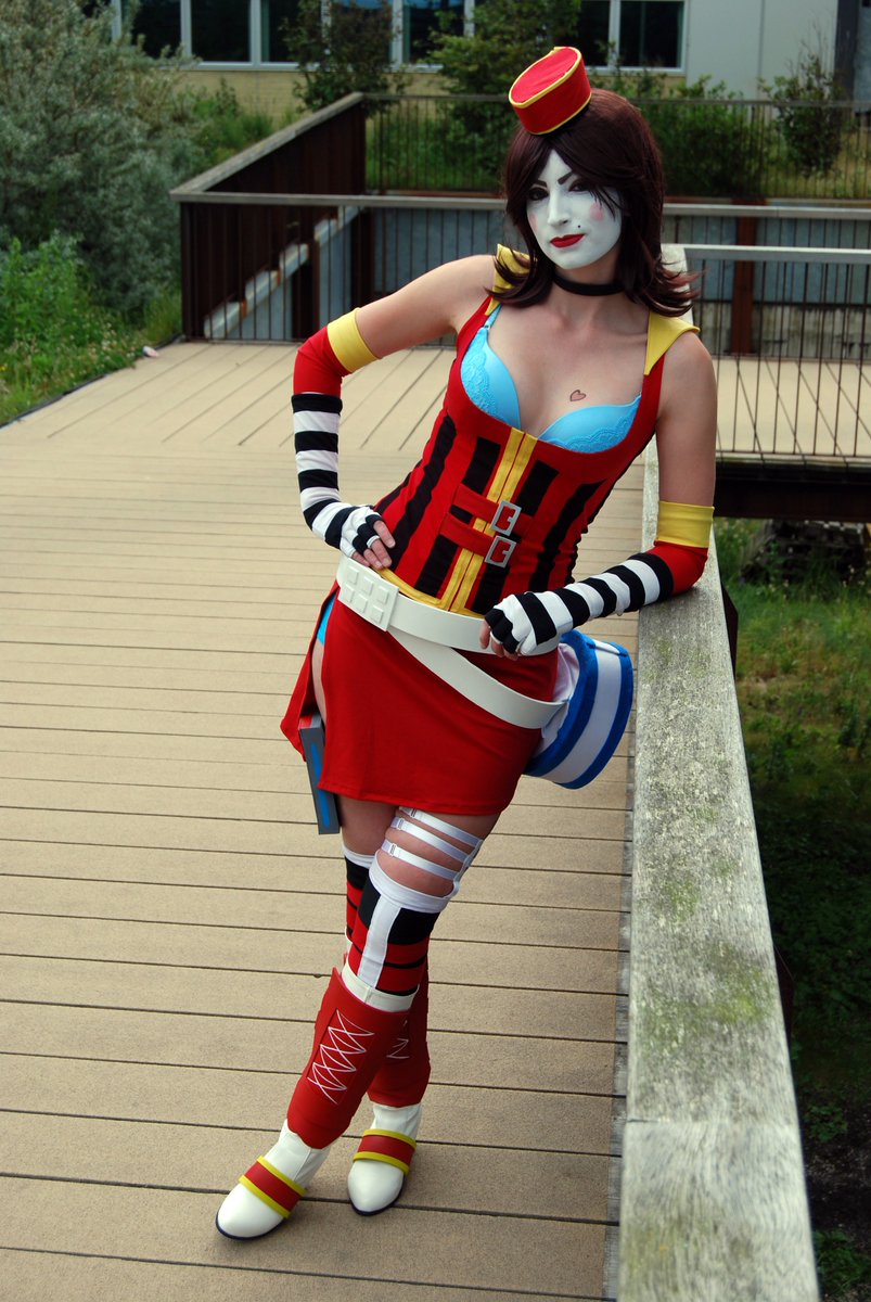 it would mean a lot if you can help me borderlands moxxi