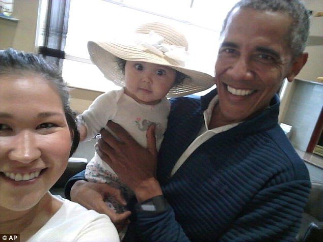 jolene jackinsky snapped a photo of barack obama cradling her baby after meeting him