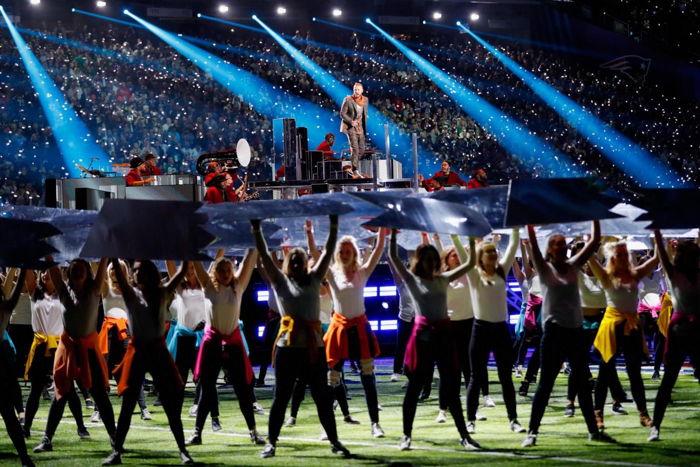 justin timberlakes superbowl half time show duets with 1