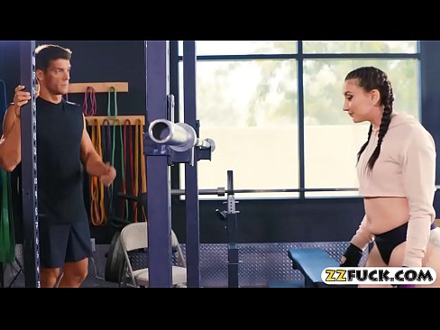 kinky mandy muse anal fucked in the gym