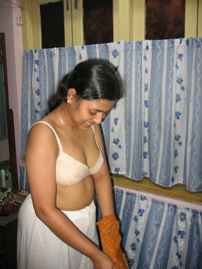 latest indian village girl bhabhi photos withtout cloth nude 4