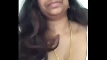 mallu aunty showing big boobs nipples leaked