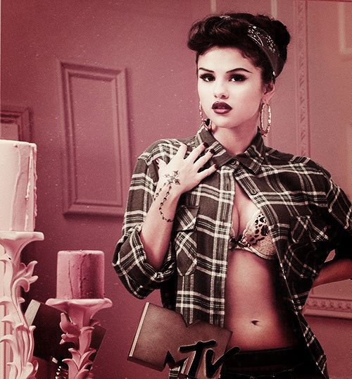 mexican cholas selena gomez letting her mexican chola out o is it even