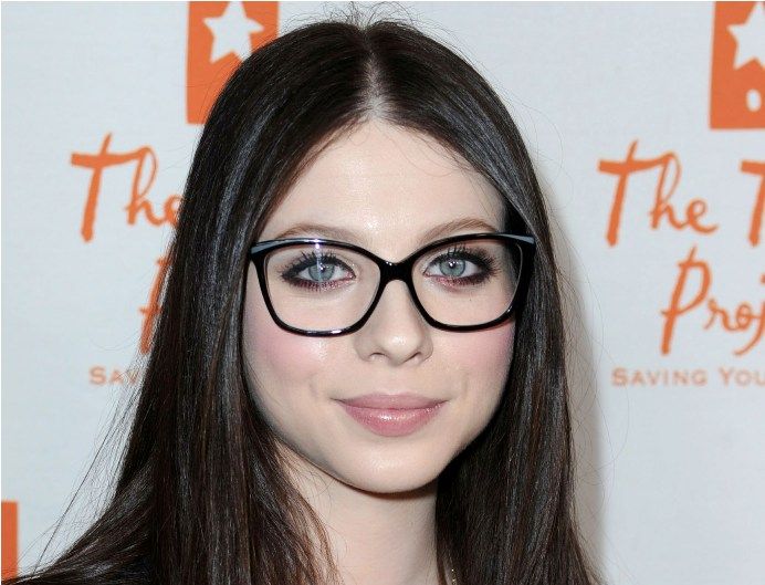 michelle trachtenberg glasses i really want some big glasses