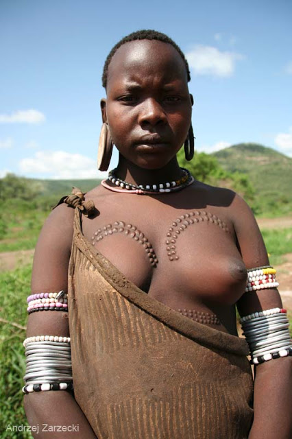 mursi people ethiopias popular tribe with the famous lip plate 9