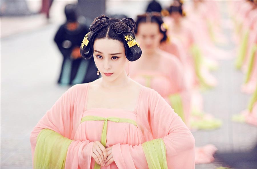 of fan bingbings most stunning costumes in the empress of china 1