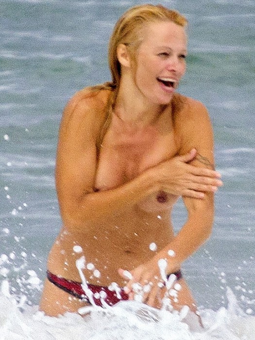 Pamela Anderson Giving Blowjob In Car Nude Pics