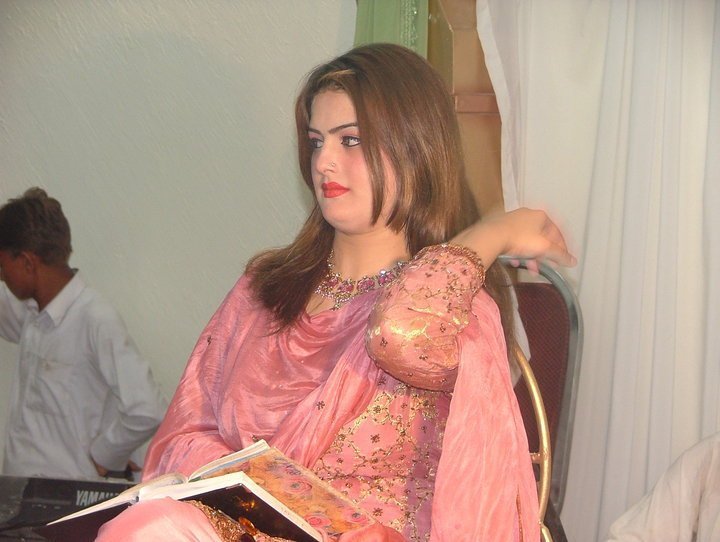 pashto cinema pashto female singer ghazala javed biography and photos
