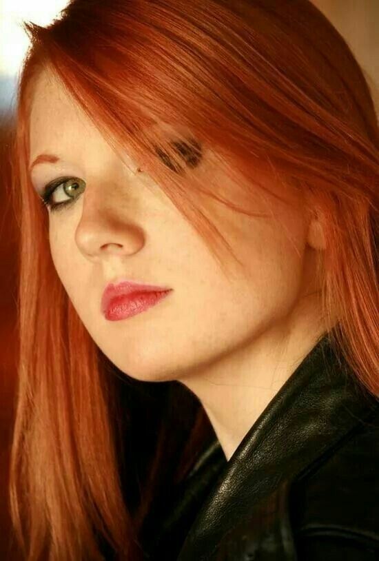 pretty redhead girl beautiful red hair ginger hair green eyes fire hair long red hair red silk hair girls
