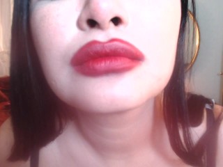 russian red lipstick kisses 1