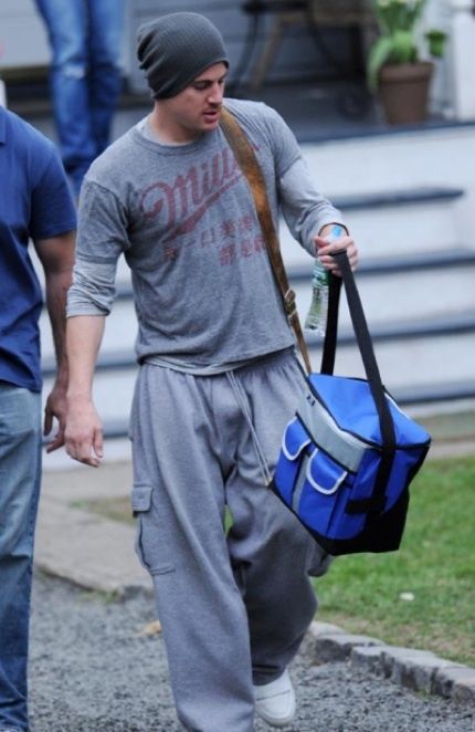 sexy channing tatum leaving the in sweatpants showing his bulge