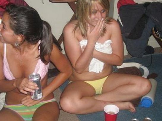 Sexy girls playing poker - Real Naked Girls