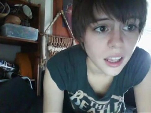 teen pussy girl short hair cute cam flashing hair