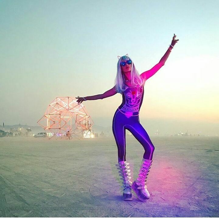 the og victoria secret model alessandra ambrosio is outfit goals at burning man