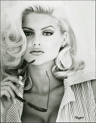 there is no denying how beautiful anna nicole smith was it is too bad things went so wrong