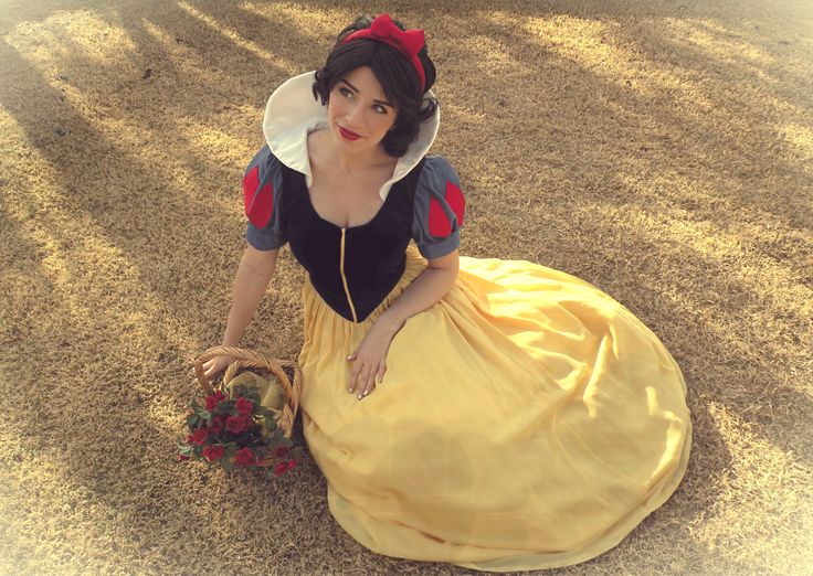 this brave cosplayer shoots for her own hand wins our hearts