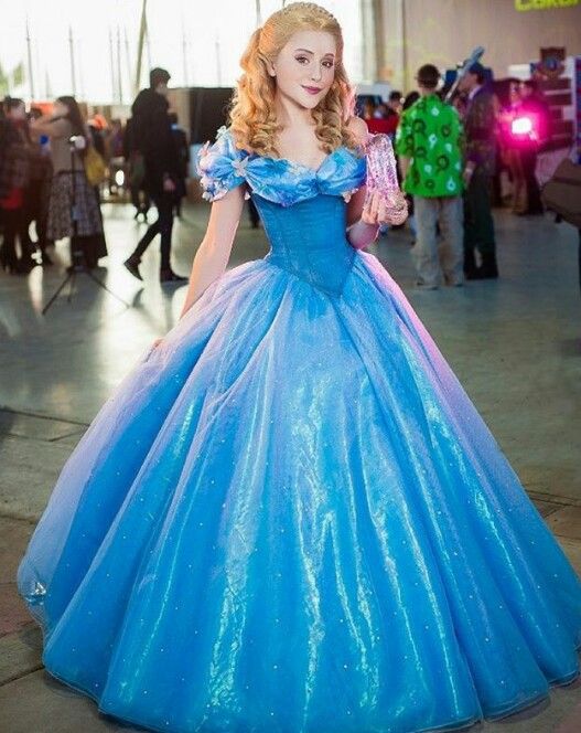 this is a seriously amazing cosplay of the newest cinderella