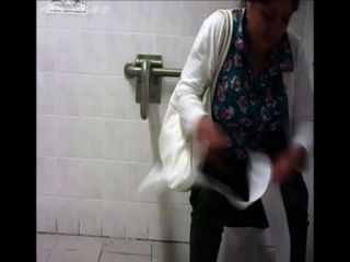 toilet pissing amateur voyeur tmb