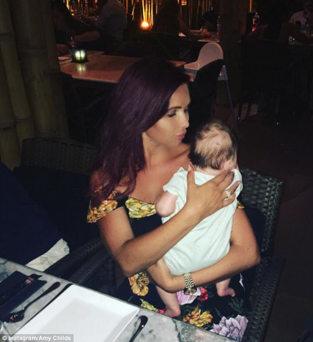 towies amy childs cradles daughter polly daily mail online 1