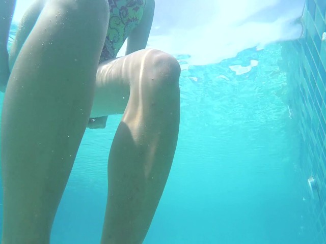 underwater public pool crossed leg masturbation thigh squeezing real orgasm...