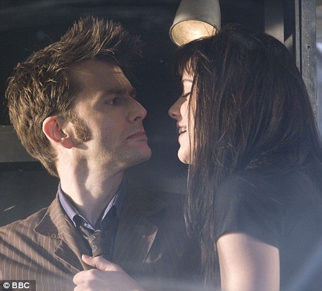 who are you kissing now doc david tennant and michelle ryan get