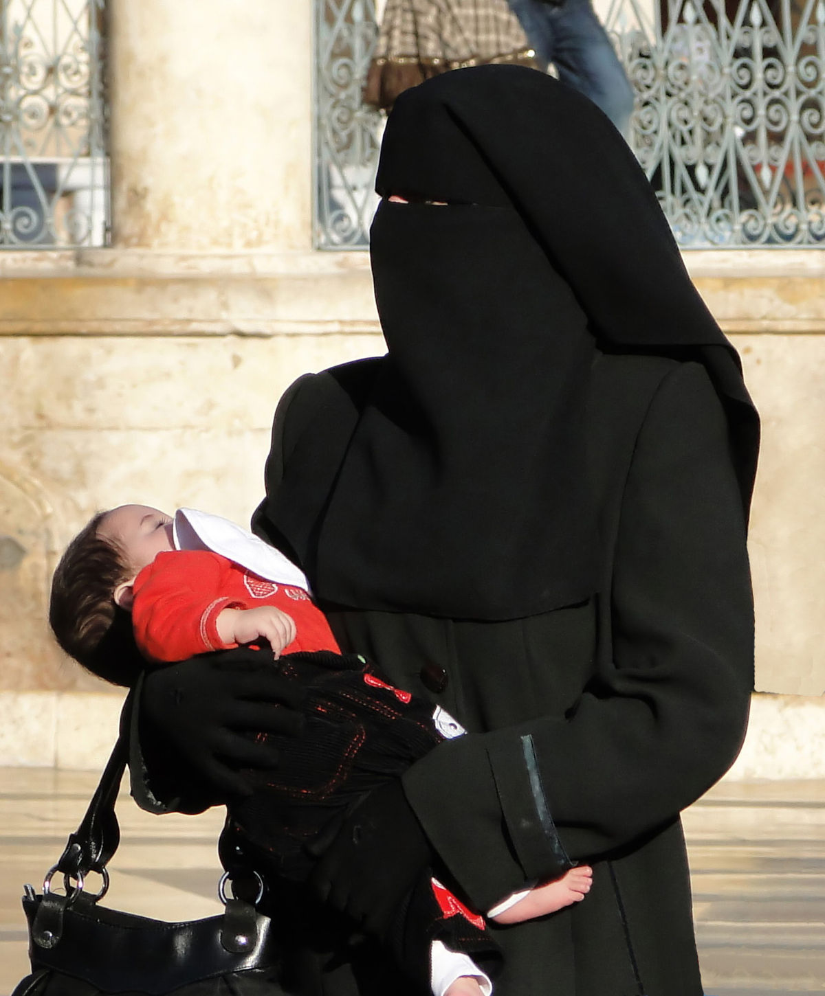 woman in niqab aleppo