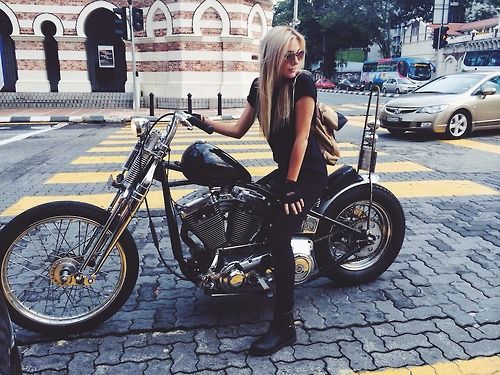 Hot motorcycle babes nude - Sex archive