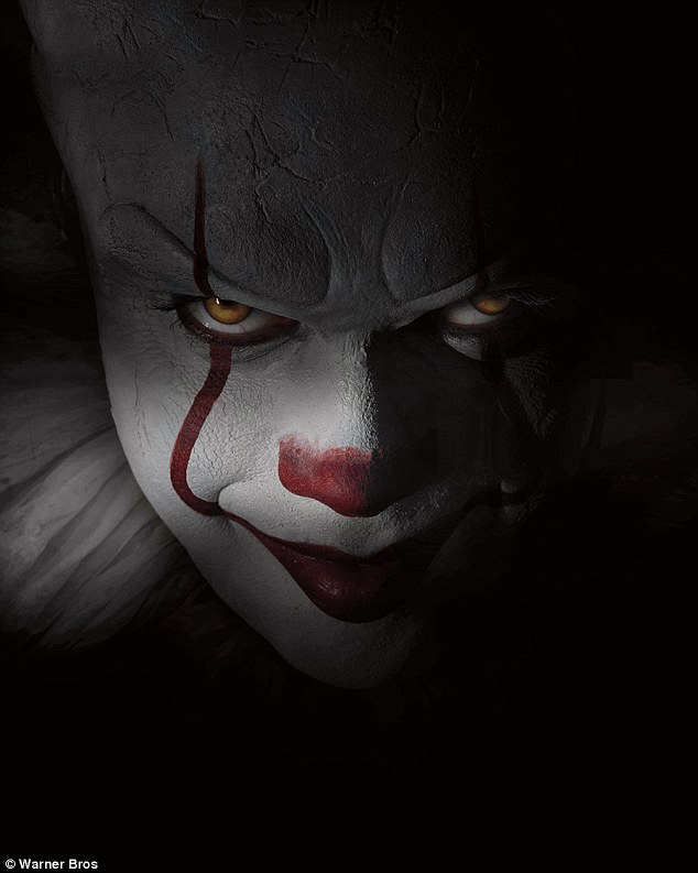 yikes the creepy clown pennywise makes actor bill almost unrecognisable in the first glimpse 1